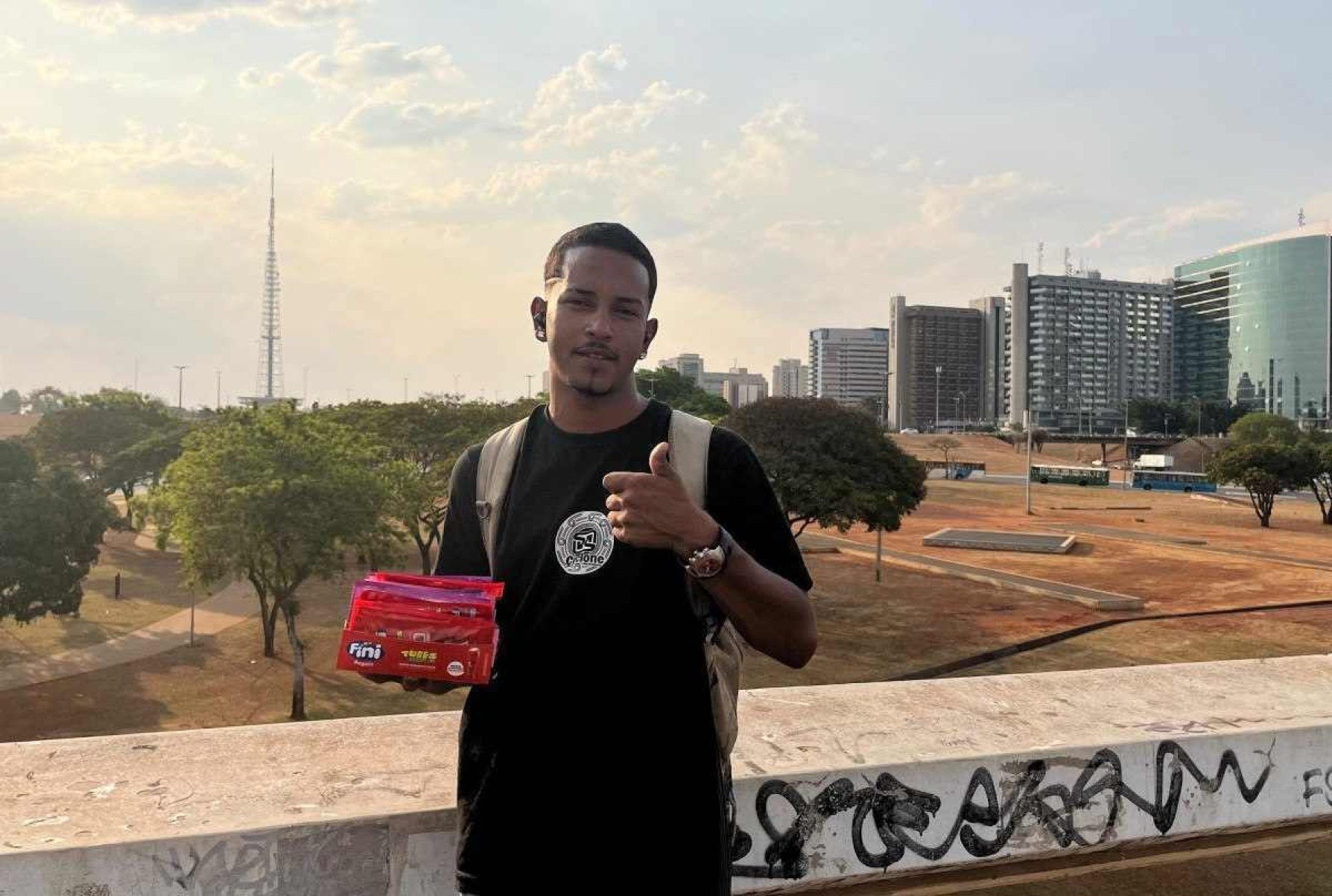 O vendedor Maykon Douglas reclama do clima seco