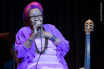 Dona Jandira surgiu para a música quando tinha 66 anos -  (crédito: Junia Garrido/ Divulgção )