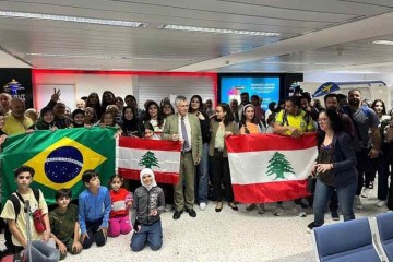 Um misto de alívio e emoção tomou conta do Aeroporto Internacional de Beirute antes do embarque dos repatriados: foto histórica -  (crédito: Reprodução/FAB)