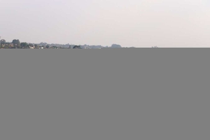 Brasília, 05.10.2024 - Calor em Brasília. 
Movimentação de banhistas na orla do Lago Paranoá, 
ao lado da Ponte JK. Foto: Luís Tajes