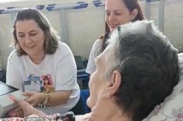 Com 73 anos, Diana Maria Costa Fortini exerceu direito de voto, mesmo acamada, graças a serviço de acessibilidade do Tribunal Regional Eleitoral de Rondônia -  (crédito: Andreia Fortini/Acervo pessoal)