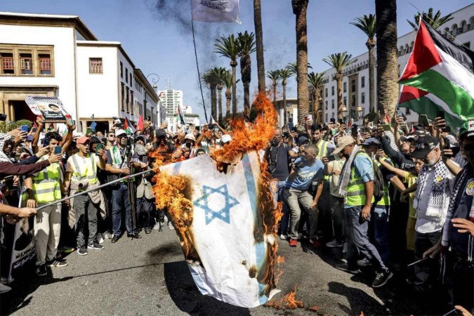 Em Rabat, Marrocos, manifestantes gritavam pelo fim da guerra