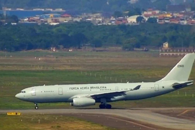 Aeronave KC-30 decolou da Base Aérea de São Paulo rumo a Lisboa, Portugal, onde fará uma escala antes de pousas no aeroporto de Beirute, capital do Líbano -  (crédito: Divulgação/FAB)