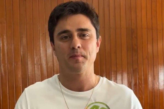 Atual prefeito de Luziânia (GO) e candidato à reeleição, Diego Sorgatto (União) votou no Centro Comunitário Padre Bernardo, em Luziânia - (crédito: Letícia Guedes/C.B.) Atual prefeito de Luziânia (GO) e candidato à reeleição, Diego Sorgatto (União) votou no Centro Comunitário Padre Bernardo, em Luziânia - (crédito: Letícia Guedes/C.B.)