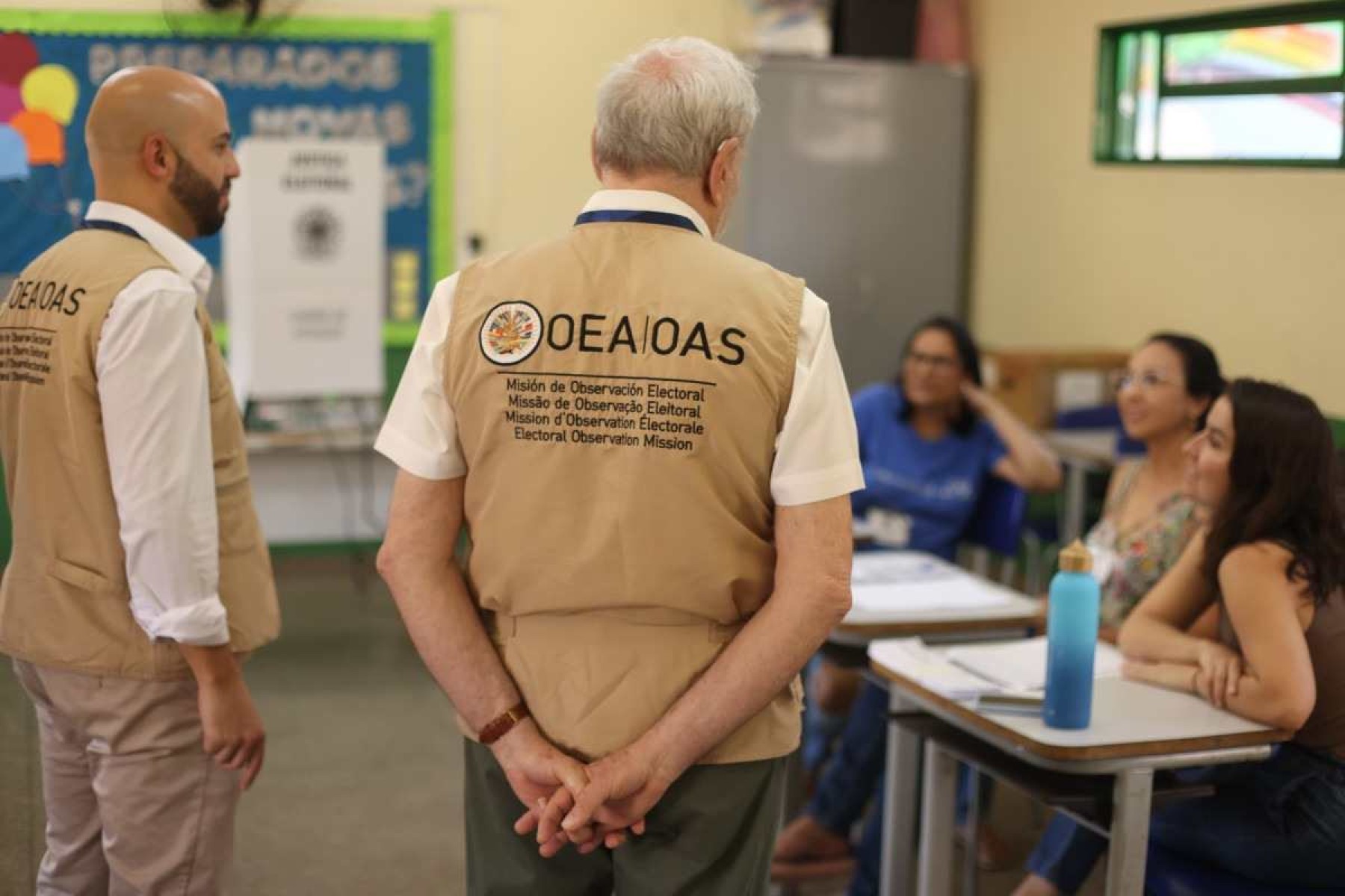 Eleições 2024 em Valparaíso: Agustín Espinosa, observador internacional da OEA na Escola Municipal Marcus Antonio Salerno