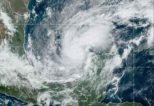 Reprodução/Facebook NOAA NWS National Hurricane Center