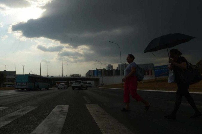 Com a chegada da chuva na capital federal, moradores celebraram o alívio após 167 dias convivendo com a seca. -  (crédito:  Ed Alves/CB/DA.Press)