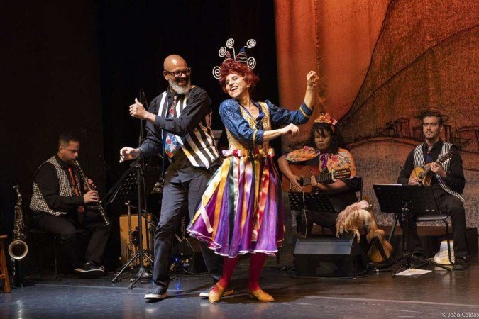 Operilda cai no choro
Direção: Regina Macedo. Com Andréa Bassitt, Chico Macedo (sax, flauta e clarineta), Deni Domenico (cavaquinho e bandolim), Helô Ferreira (violão de 7 cordas) e Nelton Essi (percussão). Hoje, às 19h, amanhã, às 15h e às 17h, e domingo, às 15h, no Teatro do Centro Cultural Banco do Brasil (SCES Trecho 02 Lote 22). Ingresso: R$ 30 e R$ 15 (meia)
