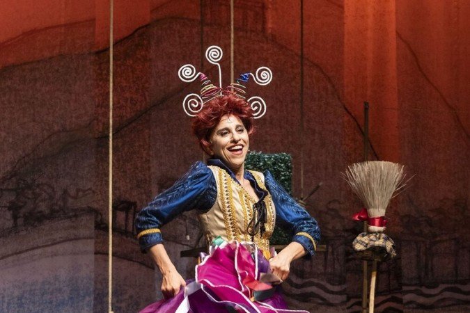 Operilda cai no choro
Direção: Regina Macedo. Com Andréa Bassitt, Chico Macedo (sax, flauta e clarineta), Deni Domenico (cavaquinho e bandolim), Helô Ferreira (violão de 7 cordas) e Nelton Essi (percussão). Hoje, às 19h, amanhã, às 15h e às 17h, e domingo, às 15h, no Teatro do Centro Cultural Banco do Brasil (SCES Trecho 02 Lote 22). Ingresso: R$ 30 e R$ 15 (meia)
