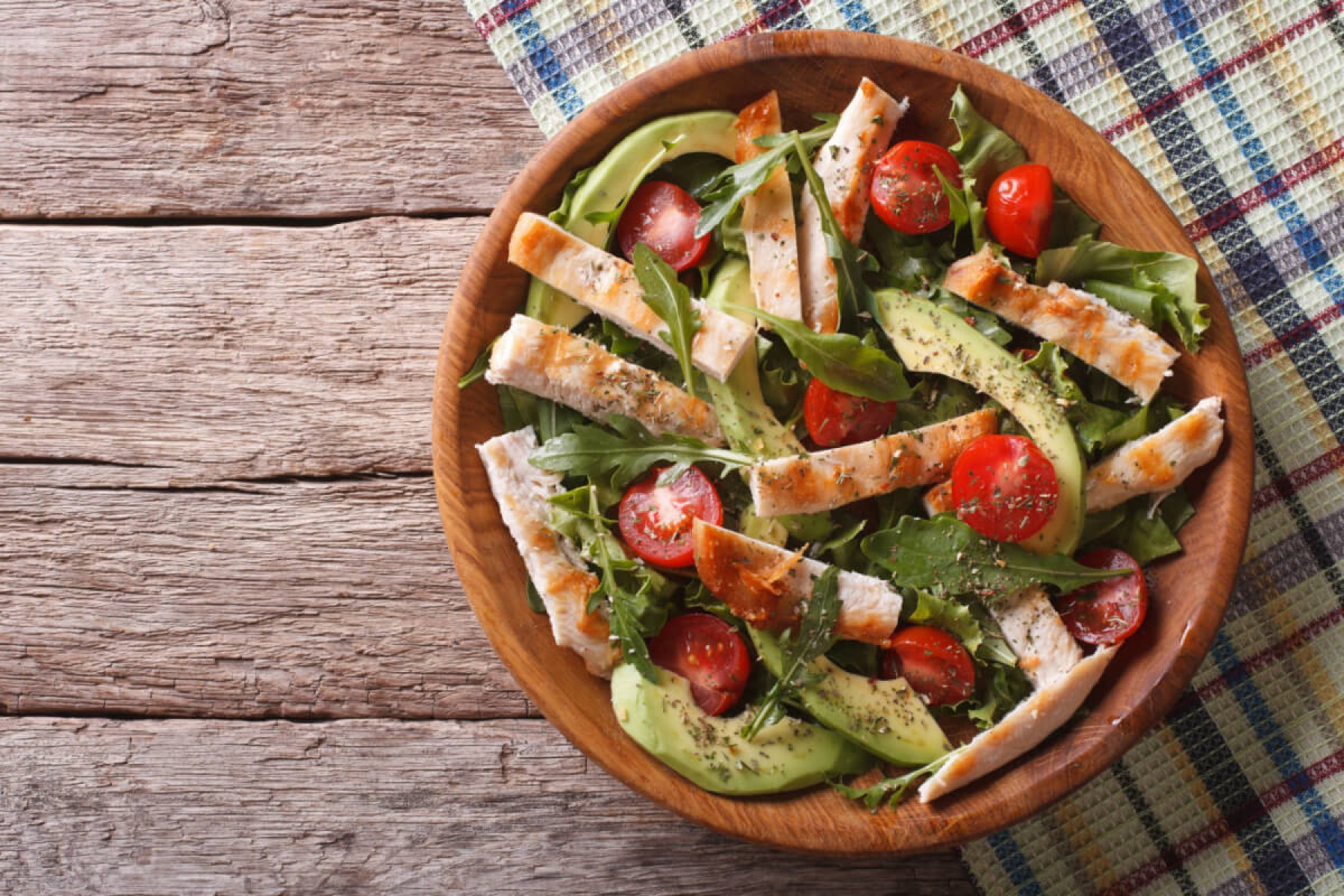 Salada de frango grelhado com abacate (Imagem: AS Foodstudio | ShutterStock) -  (crédito: EdiCase)