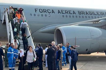 Somando os dois primeiros grupos de repatriados, 456 pessoas e seis pets foram resgatados até o momento -  (crédito: Força Aérea Brasileira)