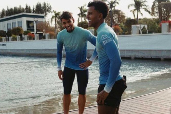Rodrygo e Lucas Paquetá dividem bateria com Gabriel Medina antes de se apresentar à Seleção - (crédito: Foto: Instagram @lucaspaqueta) Rodrygo e Lucas Paquetá dividem bateria com Gabriel Medina antes de se apresentar à Seleção - (crédito: Foto: Instagram @lucaspaqueta)