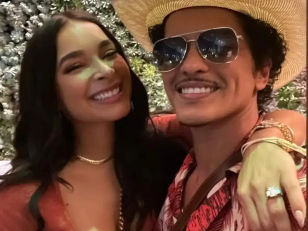 Ao longo de sua trajetória, Bruno Mars compôs diversas canções inspiradas em sua vida pessoal, especialmente em sua relação com Jessica -  (crédito: Reprodução/ Instagram)