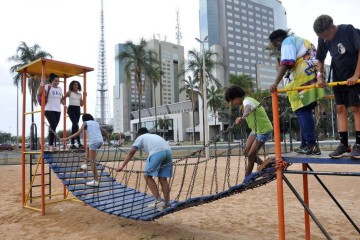 Parque Ana Lídia recebeu diversas crianças de escola pública. -  (crédito: Minervino Júnior/CB/D.A.Press)