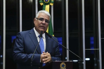 Girão (Novo-CE) protestou contra a legalização das bets na Sessão Deliberativa Ordinária no Plenário do Senado Federal nesta quarta feira (9/10) -  (crédito:  Jefferson Rudy/Agência Senado)