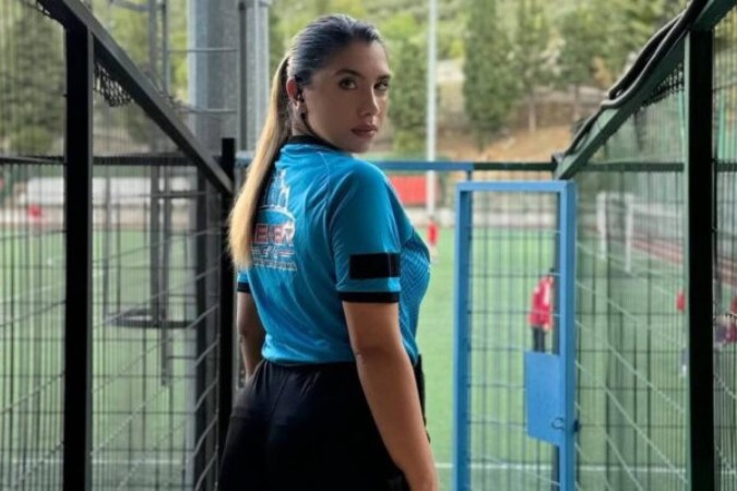 Elif Karaarslan faz parte do quadro de arbitragem da Federação Turca de Futebol -  (crédito: Foto: Reprodução / Instagram)