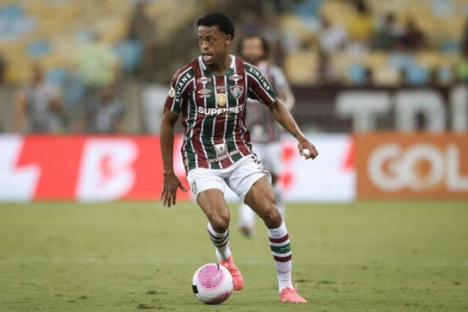 Serna fará falta contra o Flamengo, quando o Fluminense volta a campo -  (crédito: Foto: LUCAS MERÇON / FLUMINENSE F.C.)