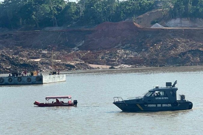 O corpo encontrado será levado para perícia no Instituto Médico Legal de Manacapuru, no Amazonas -  (crédito: Divulgação/Marinha do Brasil)