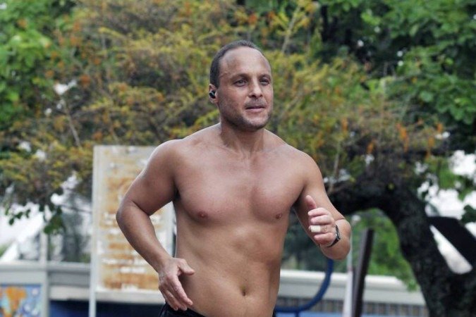 Os pais de Ricardo levavam o filho ao parque onde, hoje, ele pratica exercícios físicos