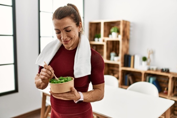 Emagrecer exige dedicação e uma dieta equilibrada ligada a uma rotina de atividades físicas (Imagem: Krakenimages.com | Shutterstock)  -  (crédito: EdiCase)