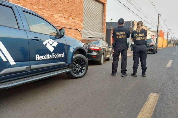 A Polícia Federal, em conjunto com a Receita Federal e o Ministério do Trabalho e Emprego, deflagrou na manhã desta quarta-feira (9/10) as operações Sinal de Fumaça, em Uberaba (MG), e Nicotina Falsa, no Distrito Federal -  (crédito: Divulgação/Polícia Federal e Receita Federal)