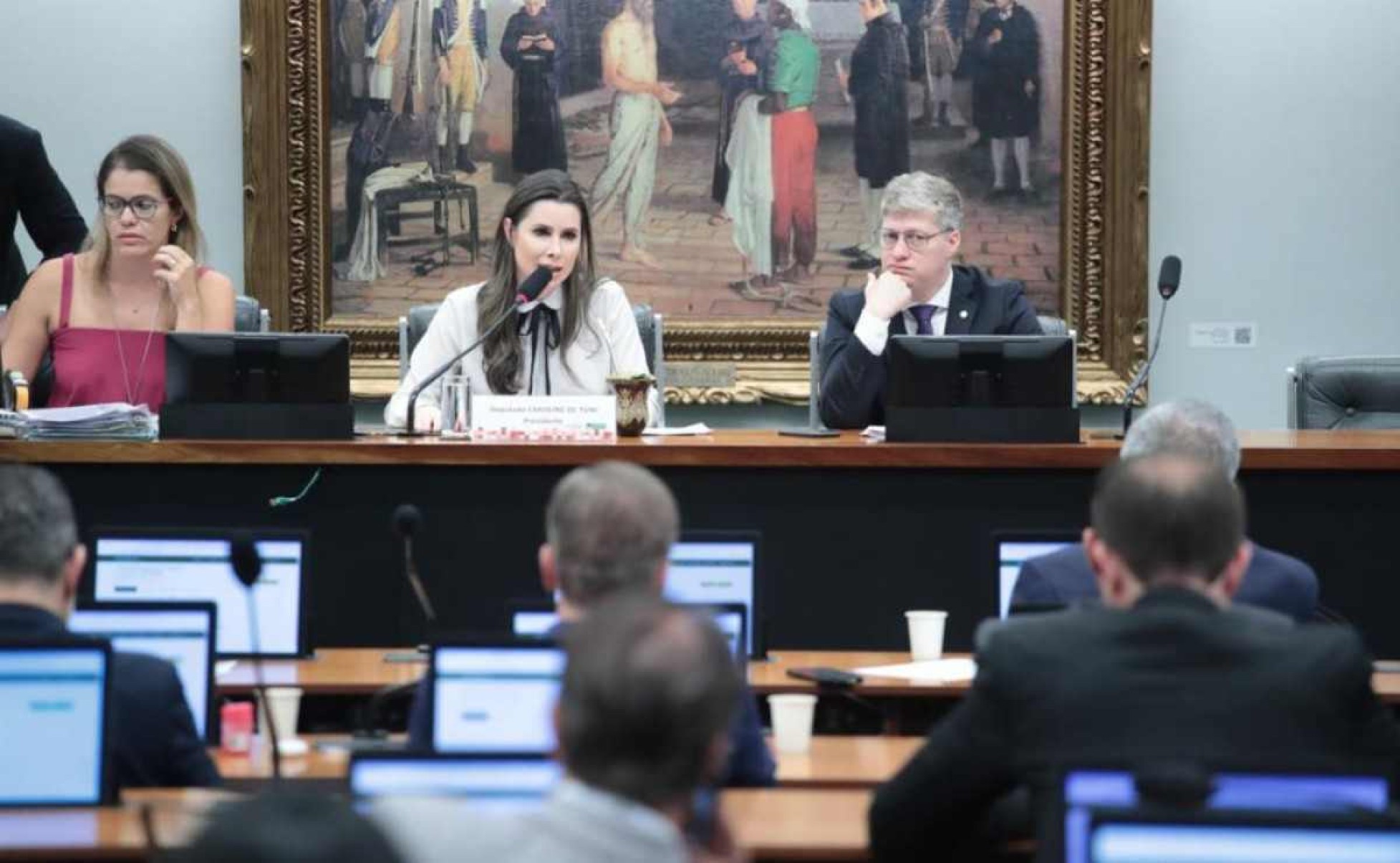 CCJ da Câmara aprova PEC que limita decisões monocráticas do STF