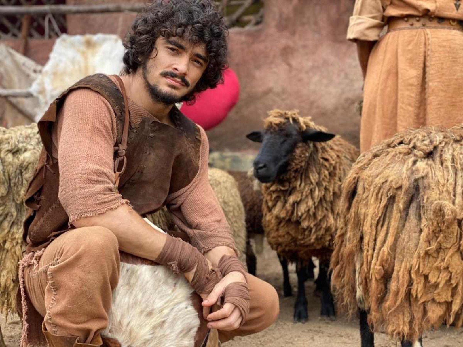 Hugo Carvalho como Pelegue em G&ecirc;nesis