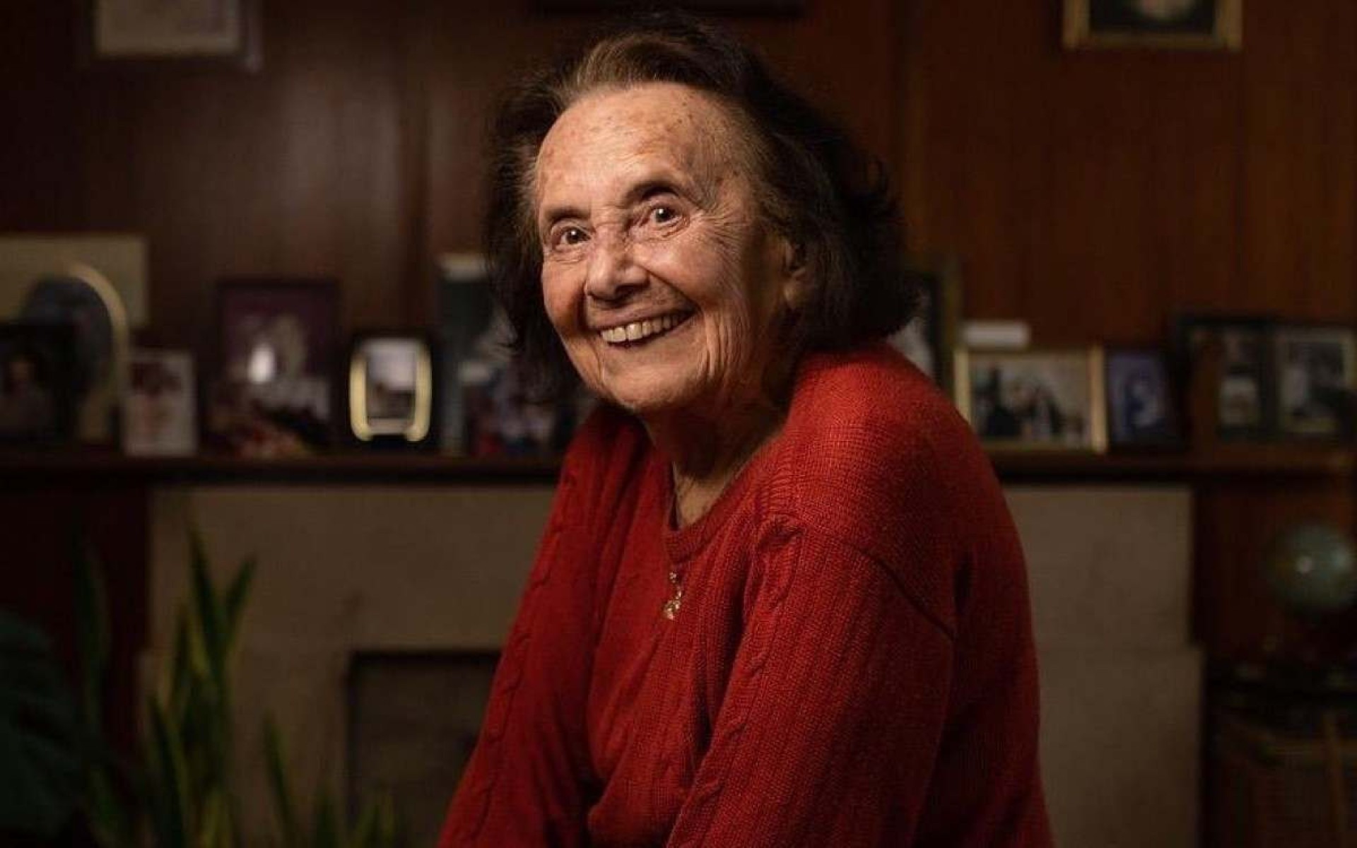 Lily Ebert, escritora e sobrevivente do Holocausto, morre aos 100 anos