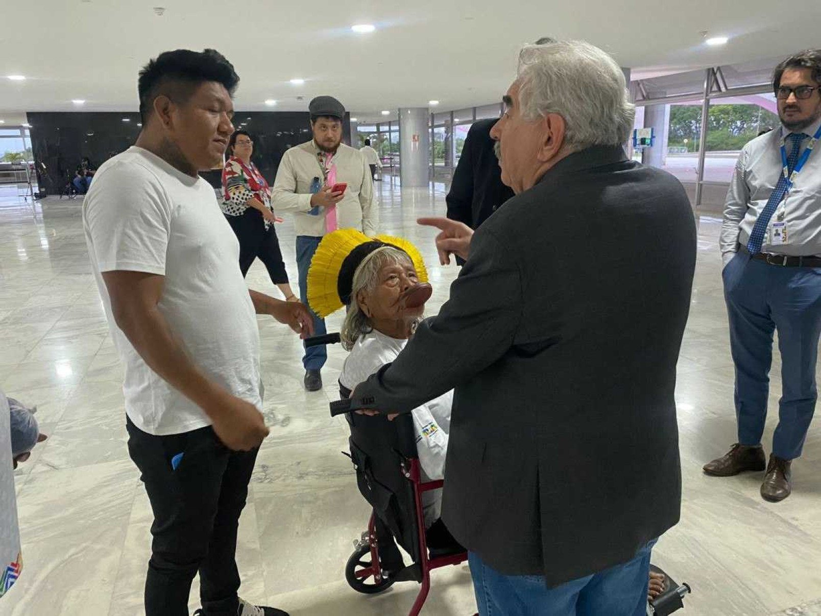 Raoni vai ao Planalto cobrar demarcação de área entre MT e PA