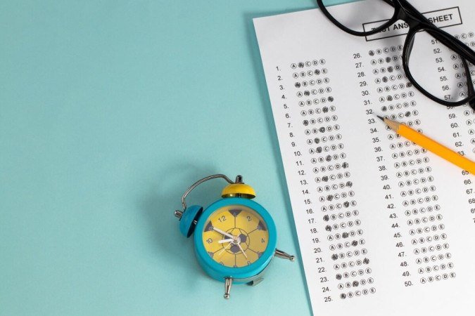 O controle do tempo no Enem pode ser o diferencial entre uma prova bem-feita e uma corrida contra o relógio (Imagem: ALEX S | Shutterstock) - (crédito: EdiCase) O controle do tempo no Enem pode ser o diferencial entre uma prova bem-feita e uma corrida contra o relógio (Imagem: ALEX S | Shutterstock) - (crédito: EdiCase)