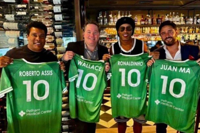 Ronaldinho Gaúcho se torna acionista de clube da terceira divisão dos EUA - (crédito: Foto: Divulgação/Greenville Triumph) Ronaldinho Gaúcho se torna acionista de clube da terceira divisão dos EUA - (crédito: Foto: Divulgação/Greenville Triumph)