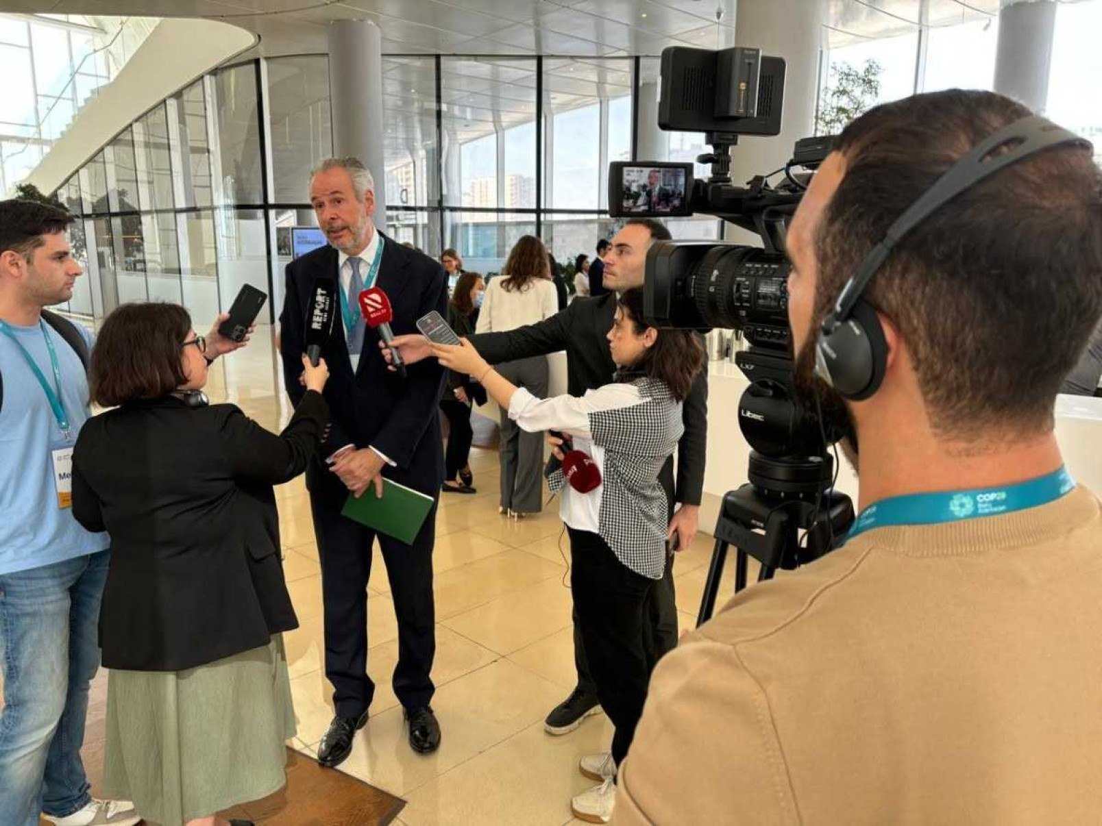 Formas de bancar transição energética mobilizam Pré-COP29 Formas de bancar transição energética mobilizam Pré-COP29