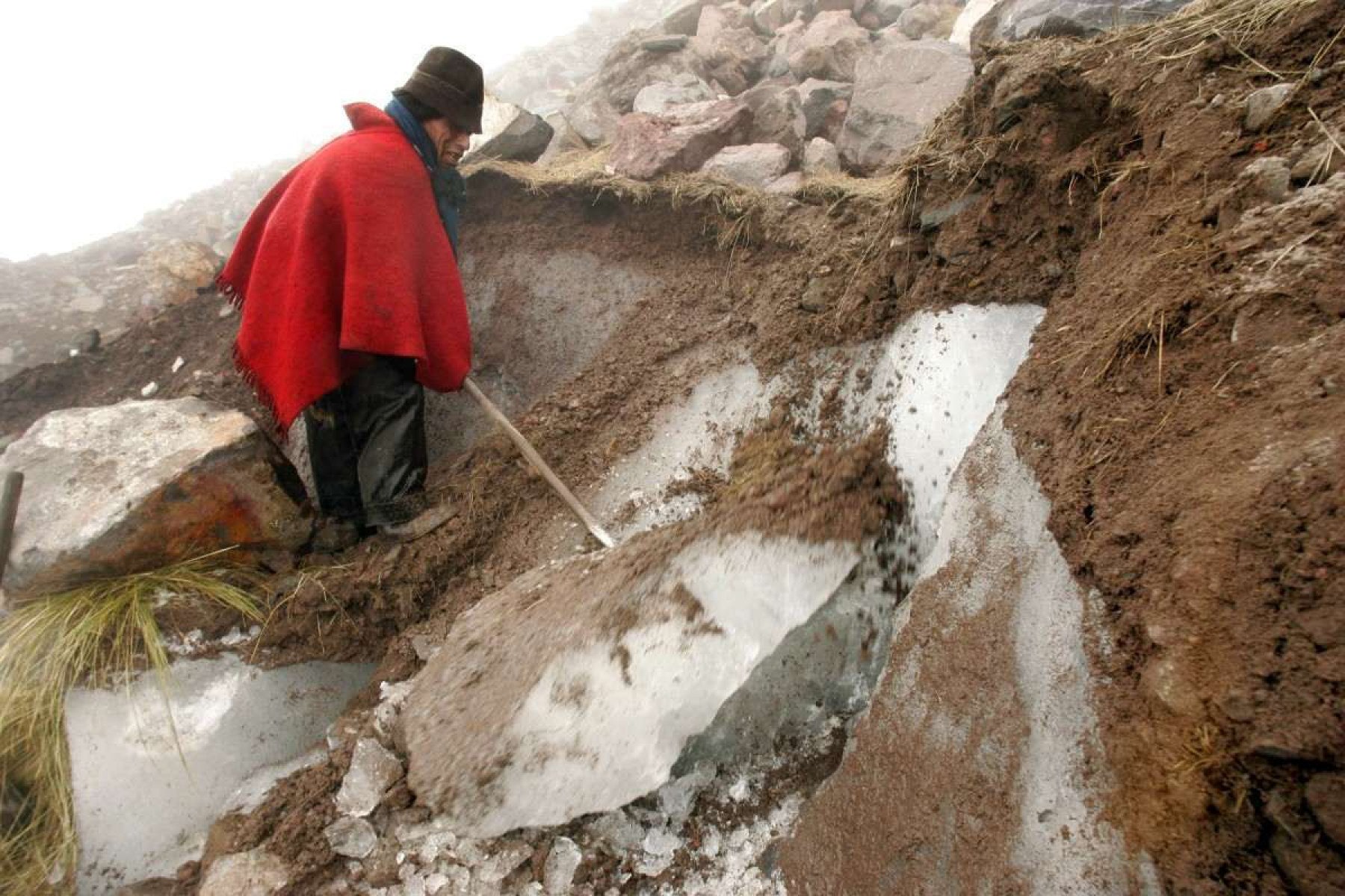 Morre Baltazar Ushca, o último quebrador de gelo do vulcão Chimborazo