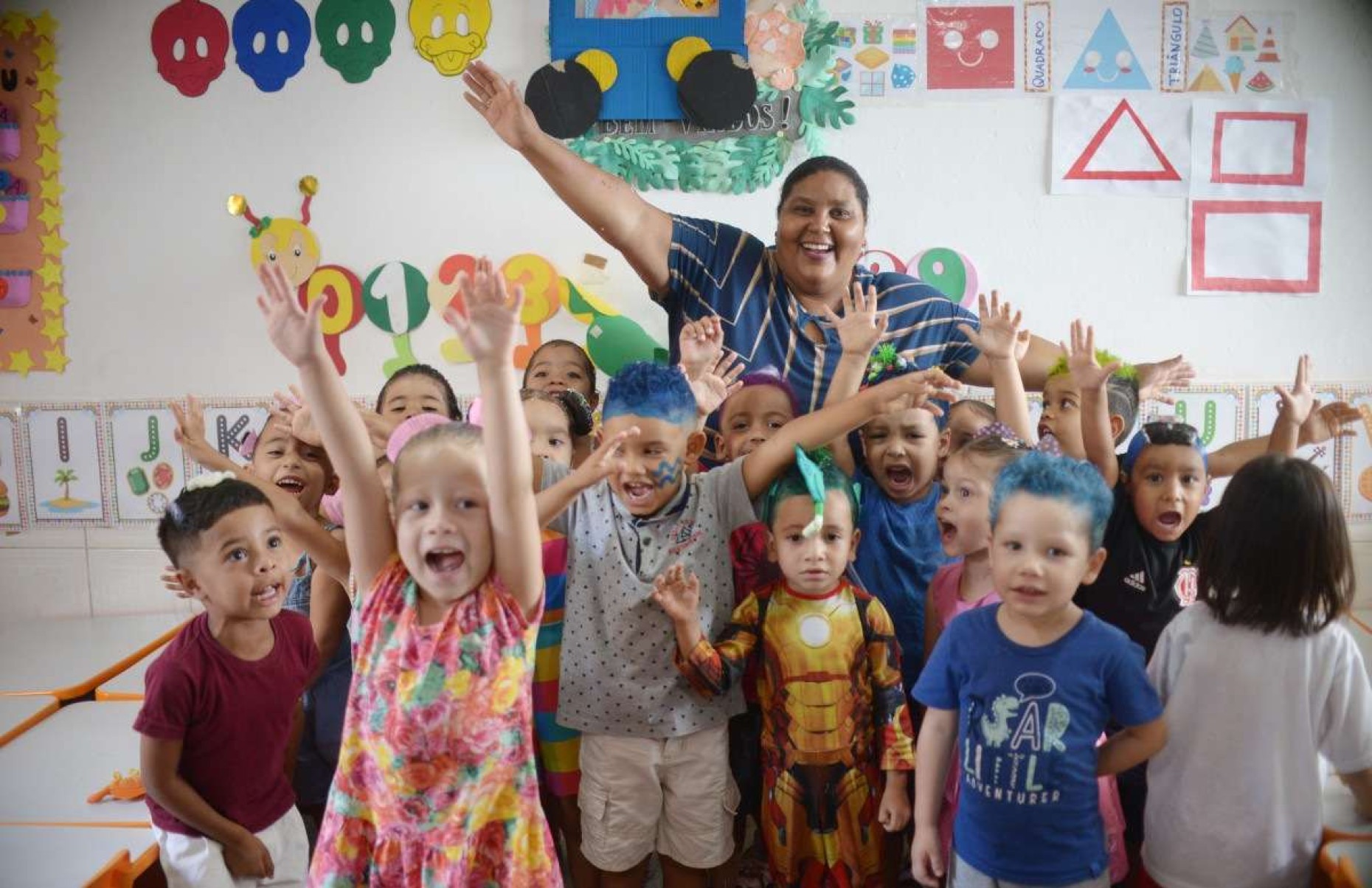 Professora do Jardim Ingá (Luziânia/GO) dá lição de entusiasmo e paixão pelo ensino