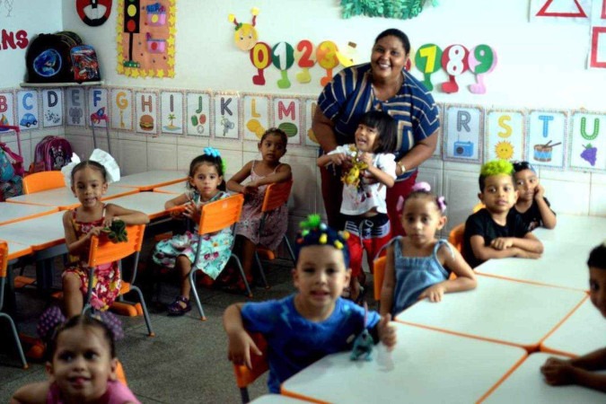 Professora Geilsa Brito utiliza uma metodologia lúdica e inclusiva com seus alunos do CMEI Professora Valéria Dias, em Luziânia