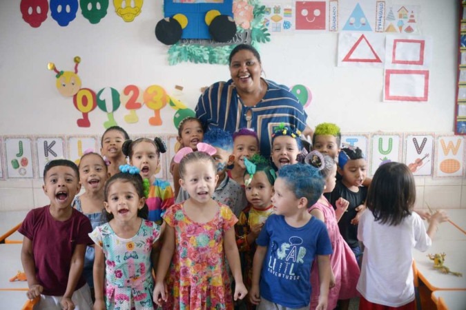 Professora Geilsa Brito utiliza uma metodologia lúdica e inclusiva com seus alunos do CMEI Professora Valéria Dias, em Luziânia