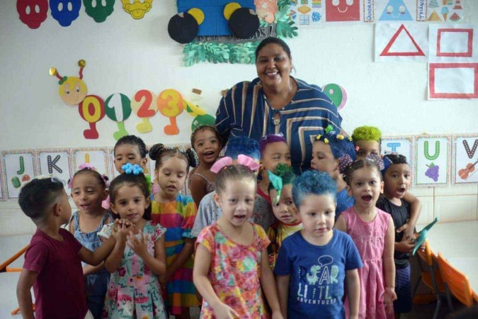 Professora Geilsa Brito utiliza uma metodologia lúdica e inclusiva com seus alunos do CMEI Professora Valéria Dias, em Luziânia