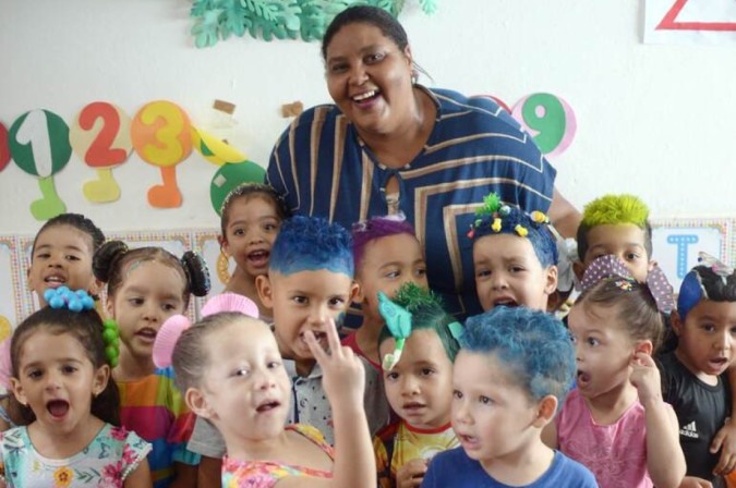 Professora Geilsa Brito utiliza uma metodologia lúdica e inclusiva com seus alunos do CMEI Professora Valéria Dias, em Luziânia