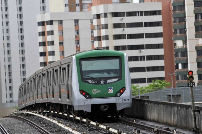 O embarque e desembarque de passageiros foram interrompidos nos locais, devido ao volume de chuvas nas estações. -  (crédito:  MINERVINO JUNIOR                    )