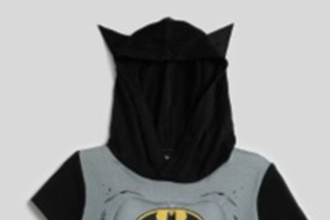Camiseta Batman com capuz, disponível nas lojas Riachuelo (R$ 69,90)