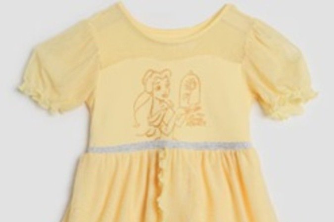 Vestido da princesa Bela, disponível nas lojas Riachuelo (R$ 69,90)
