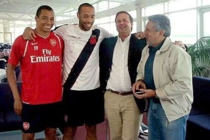 À época jogador do NY Red Bulls, Henry recebe camisa do Vasco -  (crédito: Foto: Site oficial do Vasco)