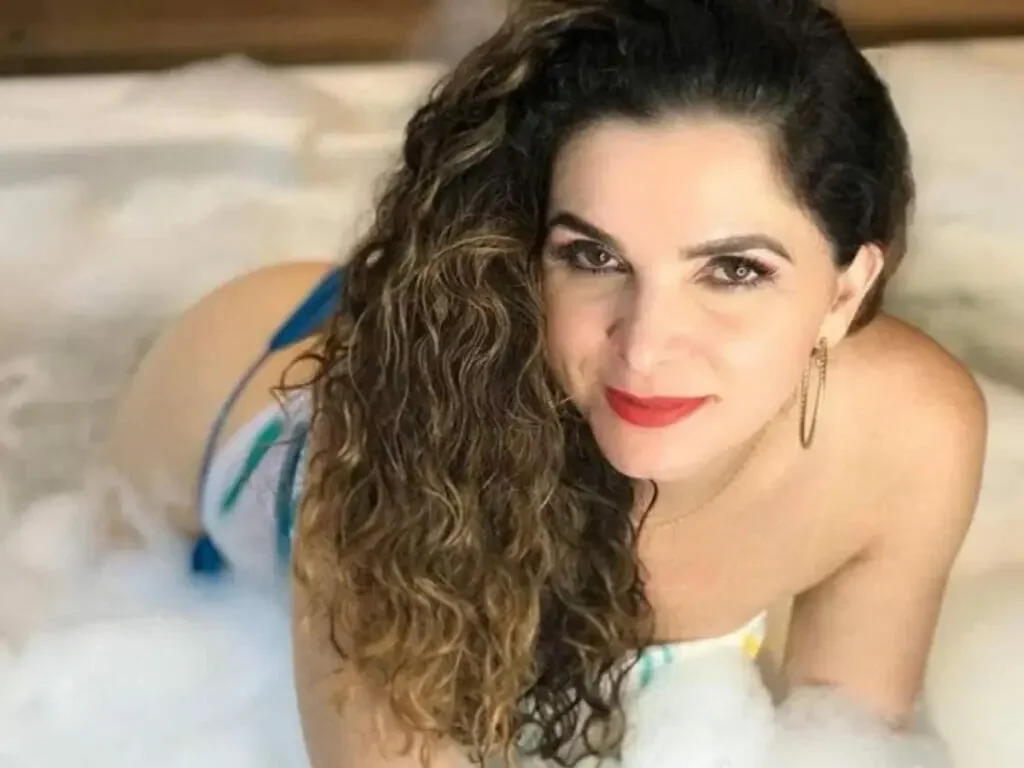 Luiza Ambiel confessa sobre preferências após assumir ser bi aos 52 anos