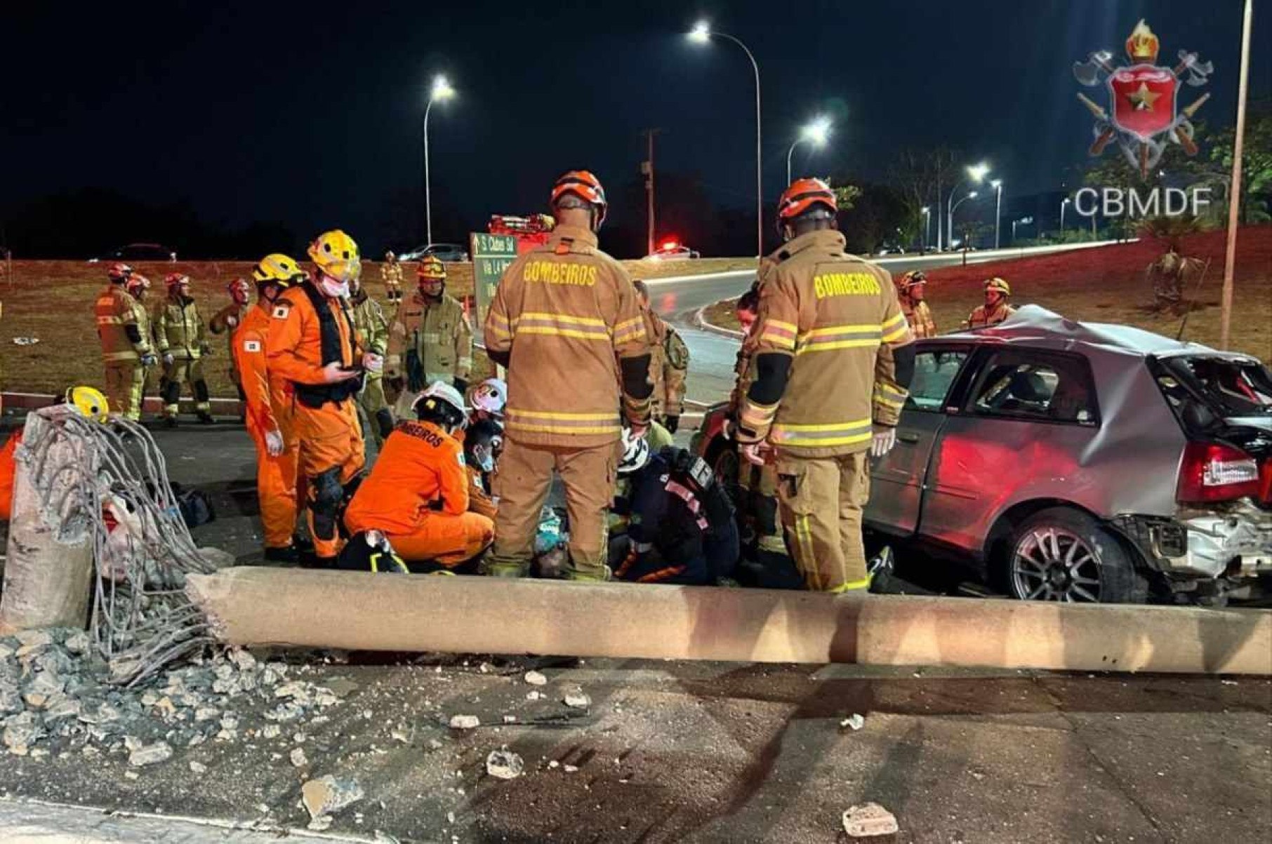 O grave acidente ocorreu no viaduto que dá acesso à Ponte JK, entre as L4 Norte e Sul