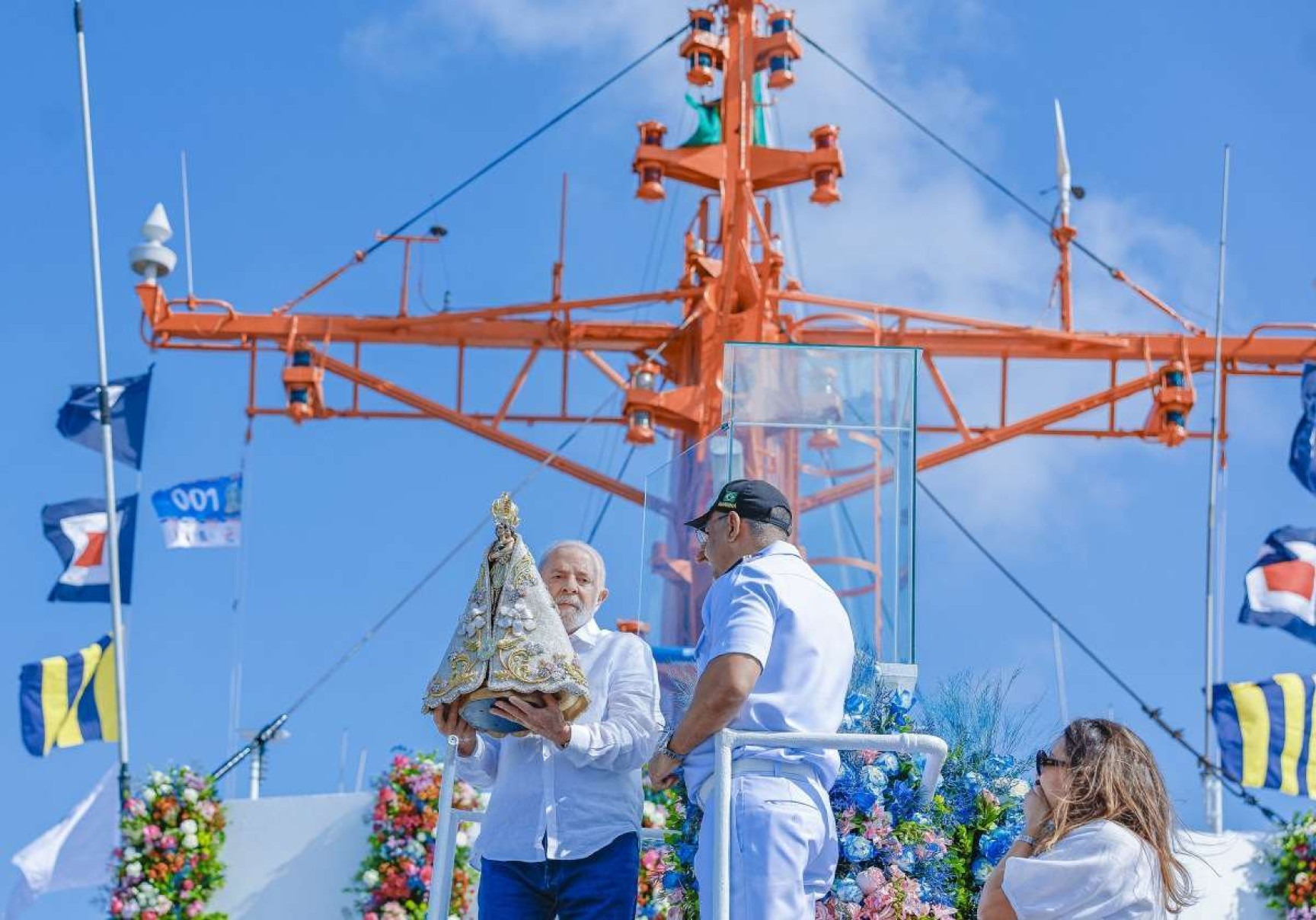 Lula participa da procissão do Círio de Nazaré no camarote do governador do Pará