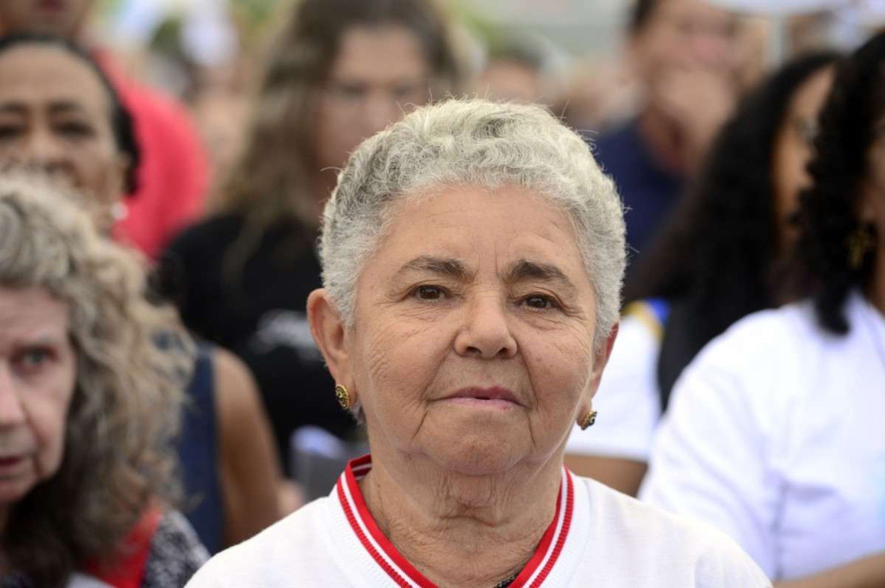 Entre os fiéis, Maria Gomes, 74 anos, encontrou em Nossa Senhora da Aparecida uma fonte de força nos momentos mais desafiadores de sua vida.