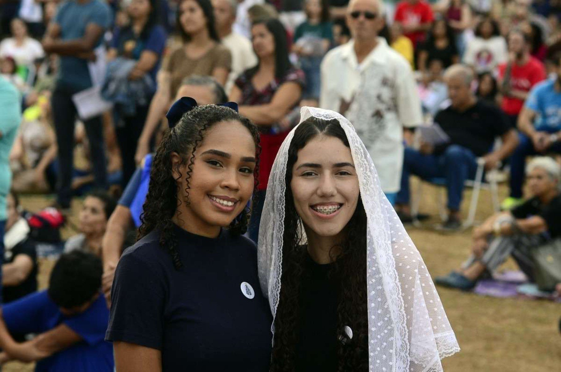 As amigas Sarah Emanuelly e Ana Clara são devotas de Nossa Senhora Aparecida