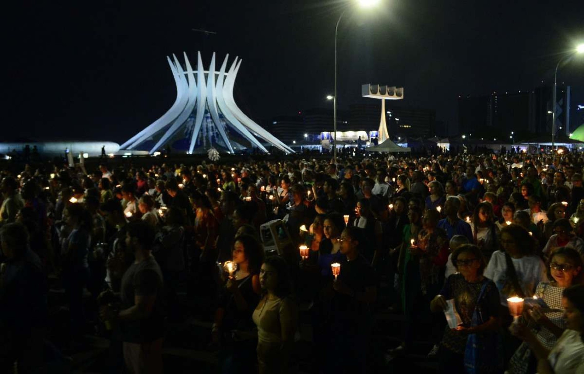  12/10/2024 Crédito: Marcelo Ferreira/CB/D.A Press. Brasil. Brasília - DF -  Missa de Nossa Senhora Aparecida. Procissão das velas.