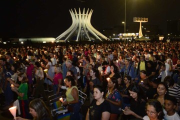 Procissão das velas foi um dos momentos mais belos da celebração -  (crédito:  Marcelo Ferreira/CB/D.A Press)