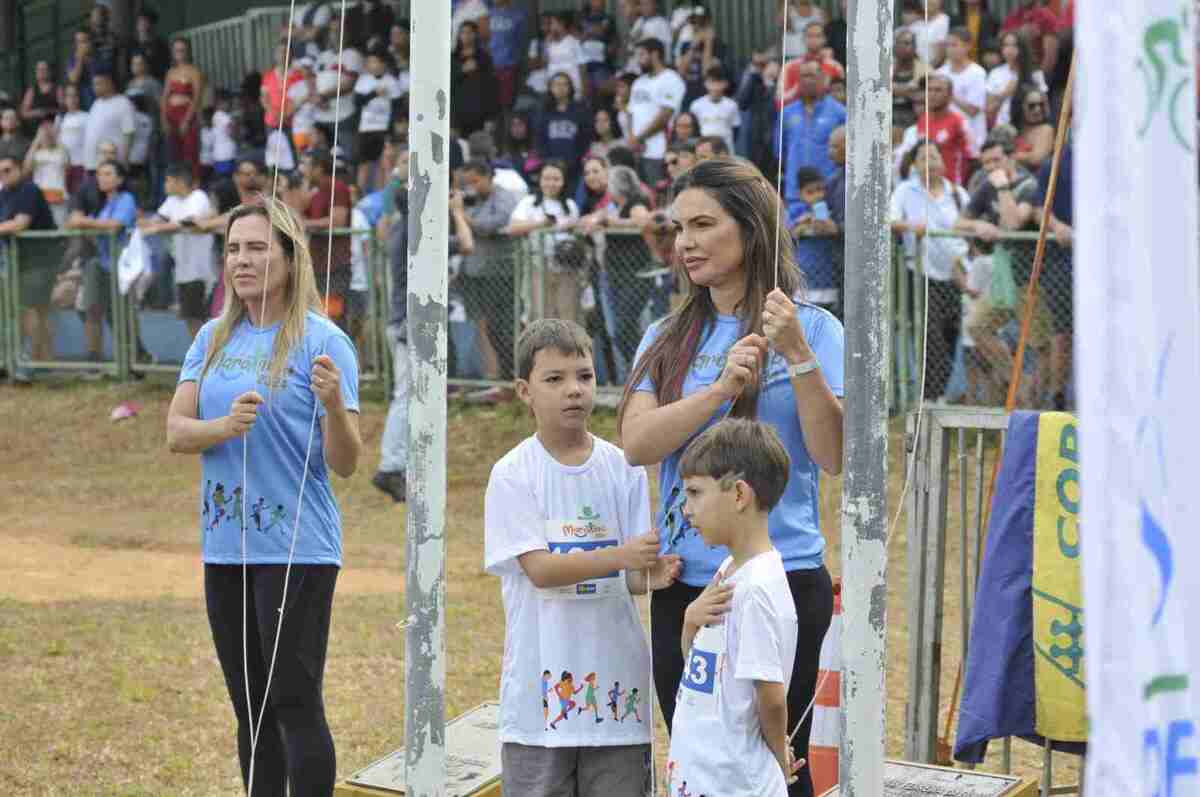 Celina Leão e Paula Belmonte marcam presença na Marotinha deste sábado (12/10) e hastearam as bandeiras do Distrito Federal e do Brasil -  (crédito: Minervino Júnior/CB/D.A Press)